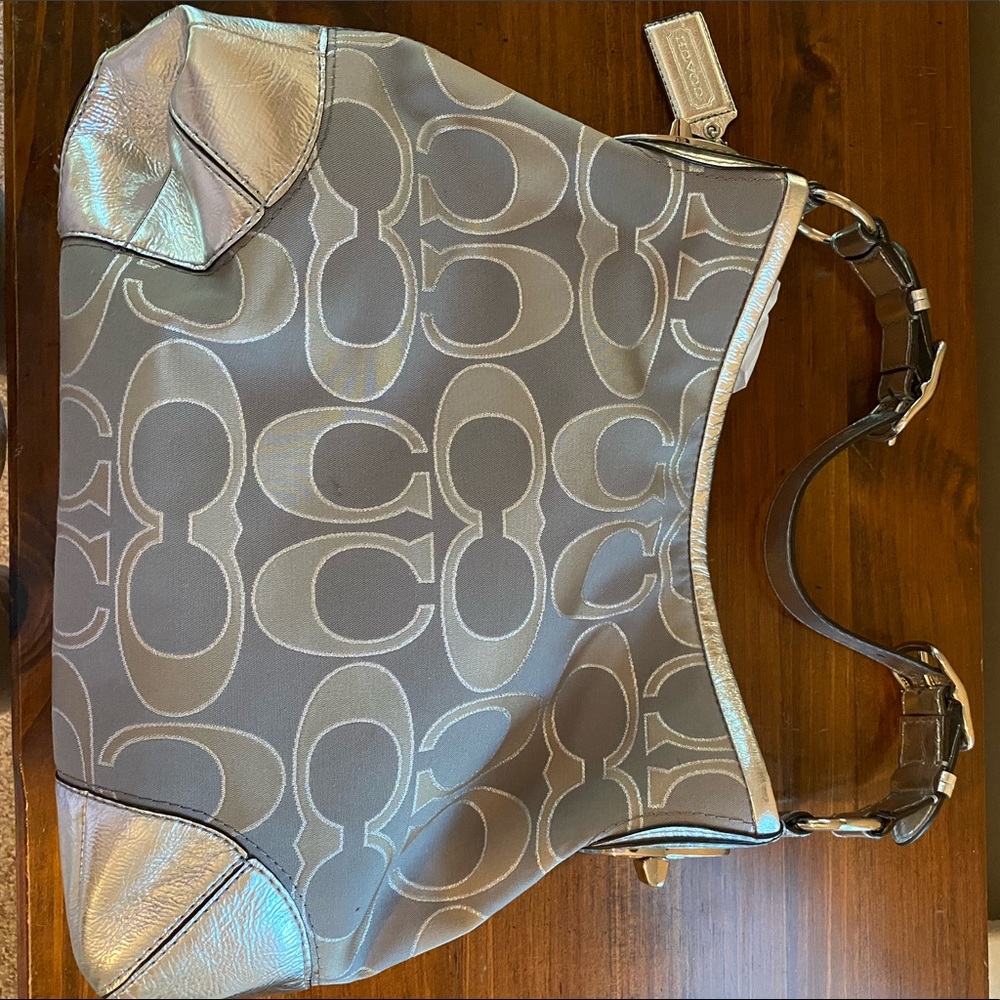 Brand New Coach purse. Never used.